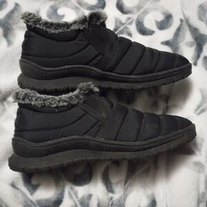 Minnetonka Black Fur-Lined Boots